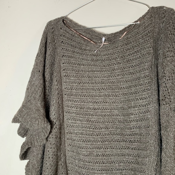 Free People Brown Crochet Scallop Cape Wrap Wool Blend Sweater Size Small - Picture 2 of 8